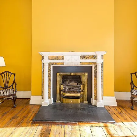 Munster , 7 Henrietta Street, Centre *