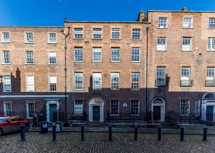 Munster , 7 Henrietta Street, Centre *