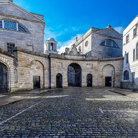 Munster , 7 Henrietta Street, Centre * Dublin